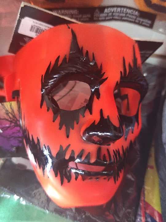 Máscara naranja